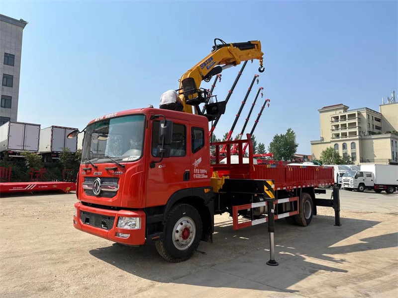 徐工10噸折臂吊東風(fēng)多利卡D9隨車(chē)吊