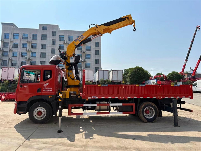 徐工10噸折臂吊東風(fēng)多利卡D9隨車(chē)吊