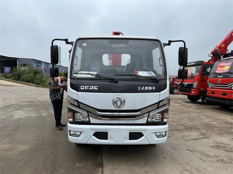 東風多利卡D6藍牌清運隨車吊C證駕駛