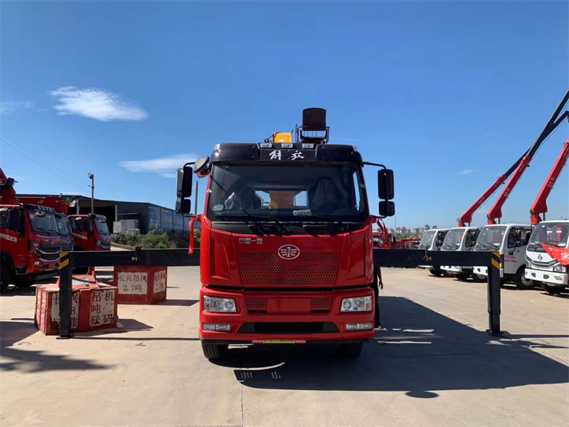 解放J6后八輪徐工12噸隨車吊