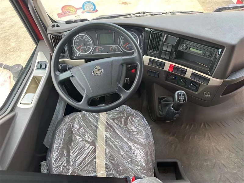 柳汽乘龍前四后八輪三一14噸隨車吊
