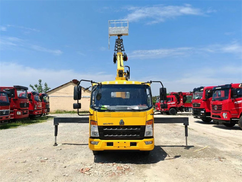 重汽豪沃20米多功能高空作業(yè)車(chē)隨車(chē)吊上藍(lán)牌