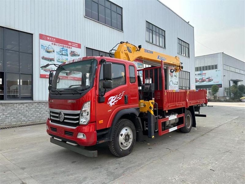 重汽王牌3900mm軸距隨車吊云貴川地區(qū)爬坡王