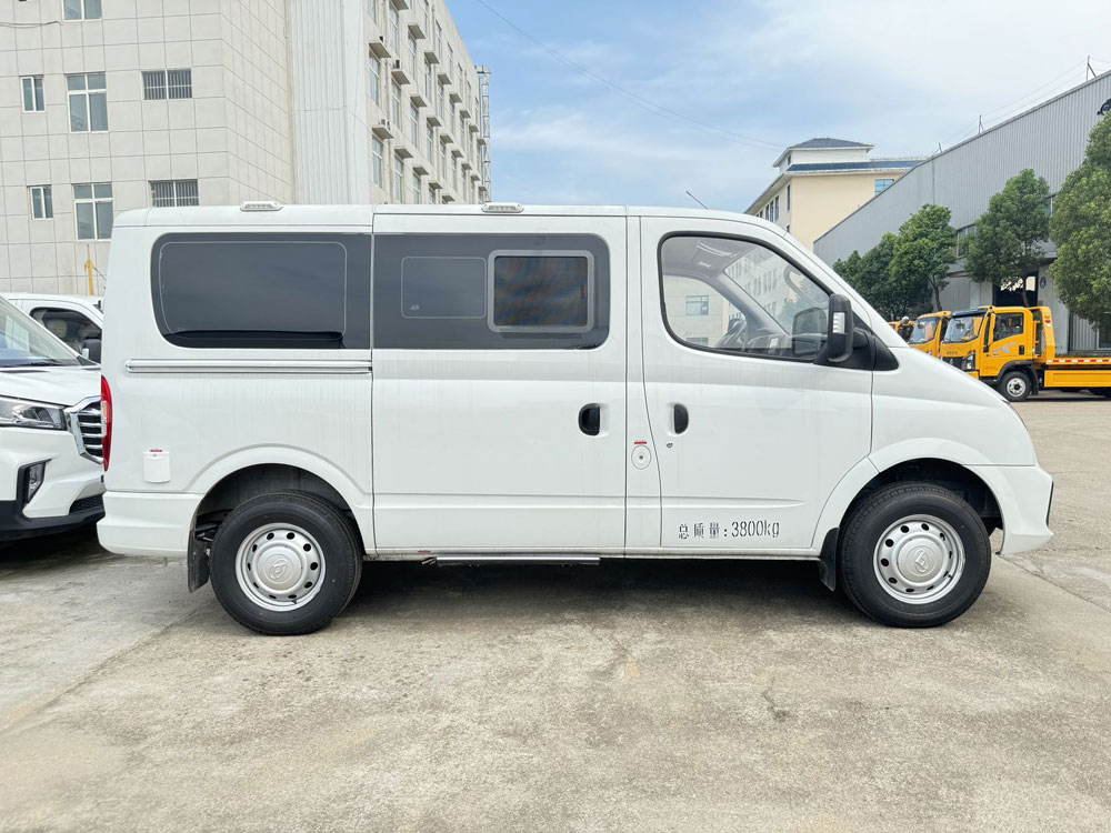 V80短低宿營(yíng)車(chē)現(xiàn)車(chē)一臺(tái)12.98萬(wàn)