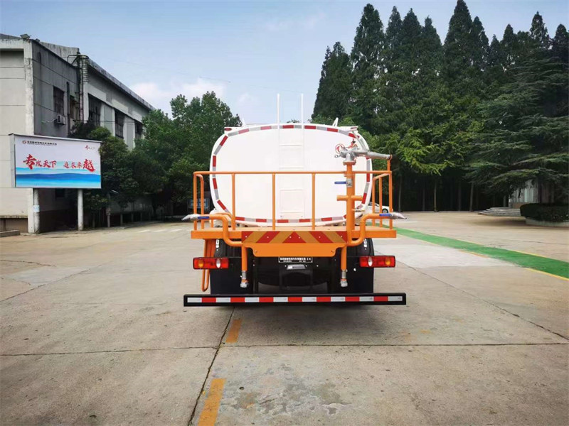 12方綠化噴灑車新品推薦罐體質(zhì)保三年