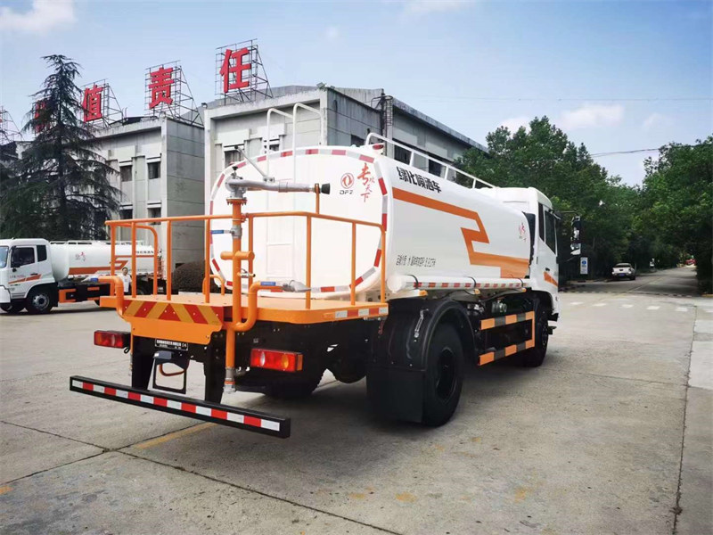 12方綠化噴灑車新品推薦罐體質(zhì)保三年