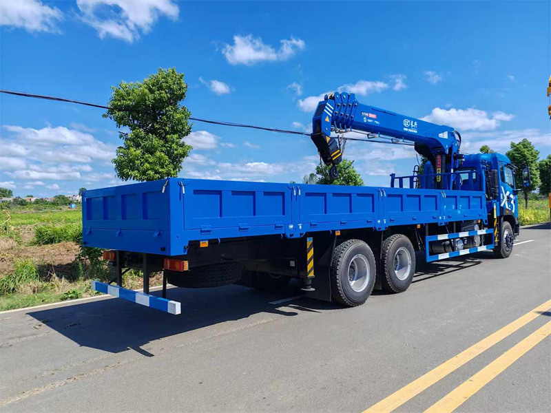 東風(fēng)暢行X3后八輪隨車(chē)吊品質(zhì)過(guò)硬配置高端性?xún)r(jià)比逆天