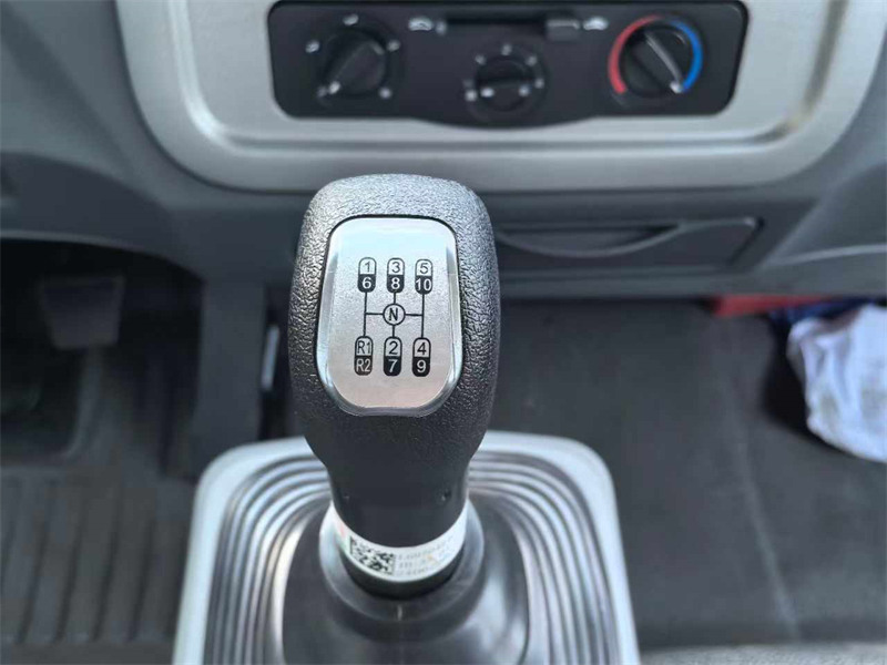 7.5方重汽豪沃4×2單橋攪拌車配置及價格