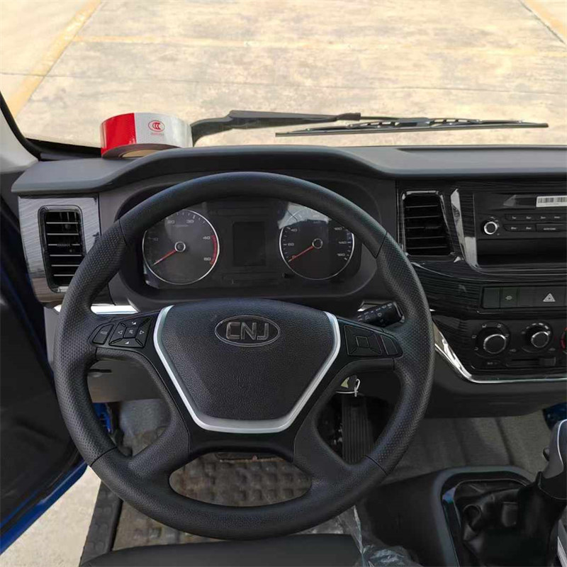 南駿藍(lán)牌標(biāo)載平板運(yùn)輸車整車價(jià)格8.6萬