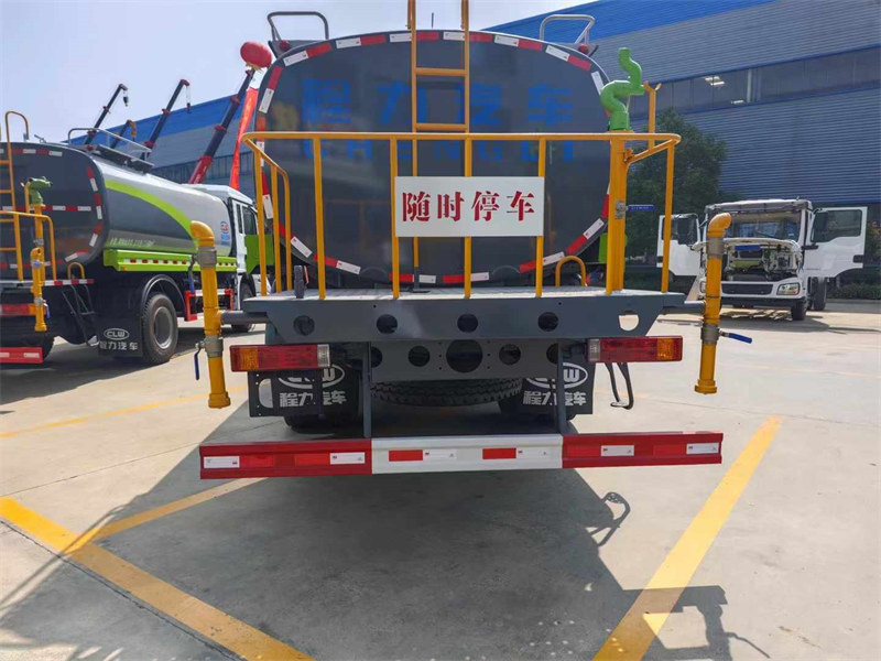 德龍綠化噴灑車廠家直銷源頭出售