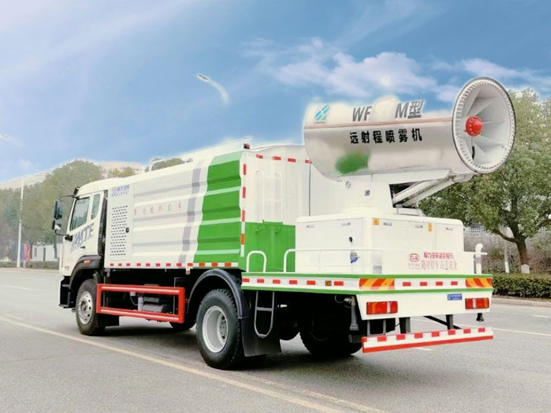 重汽豪沃MATE寬體寬臥多功能抑塵車