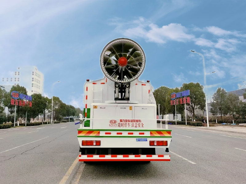 重汽豪沃MATE寬體寬臥多功能抑塵車