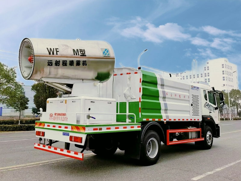 重汽豪沃MATE寬體寬臥多功能抑塵車