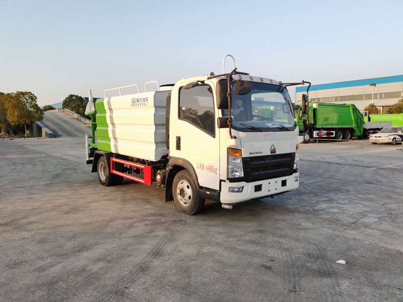 國(guó)六藍(lán)牌重汽豪沃7方多功能抑塵車