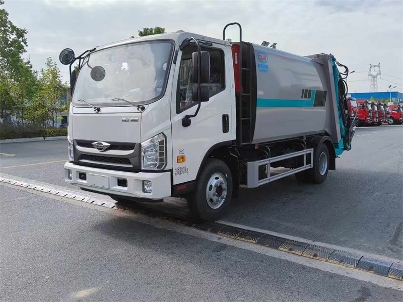 福田領(lǐng)航H2八立方壓縮垃圾車160馬力發(fā)動(dòng)機(jī)出色性能