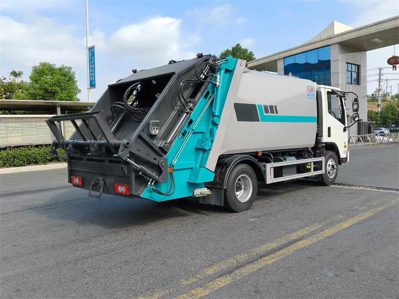 福田領(lǐng)航H2八立方壓縮垃圾車160馬力發(fā)動(dòng)機(jī)出色性能