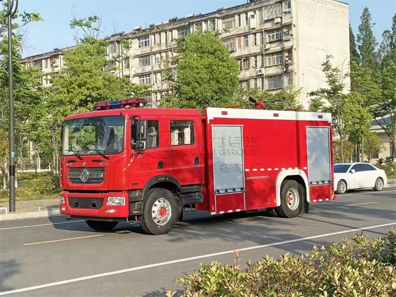 東風(fēng)D9多利卡6噸水罐消防車源頭直銷現(xiàn)車供應(yīng)