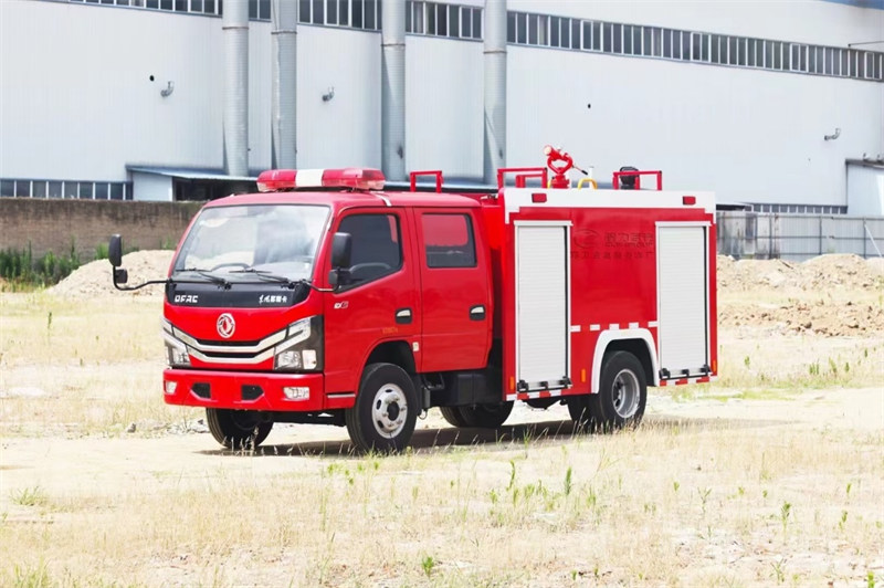 國(guó)六小多利卡2立方水罐消防車3308mm軸距