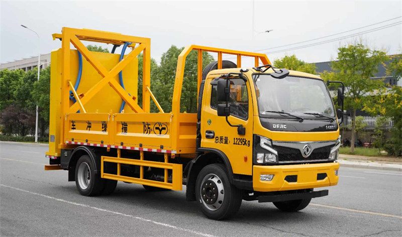 東風(fēng)福瑞卡F8軍工版防撞緩沖車出色安全性