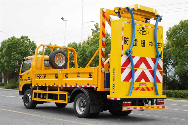 東風(fēng)福瑞卡F8軍工版防撞緩沖車出色安全性