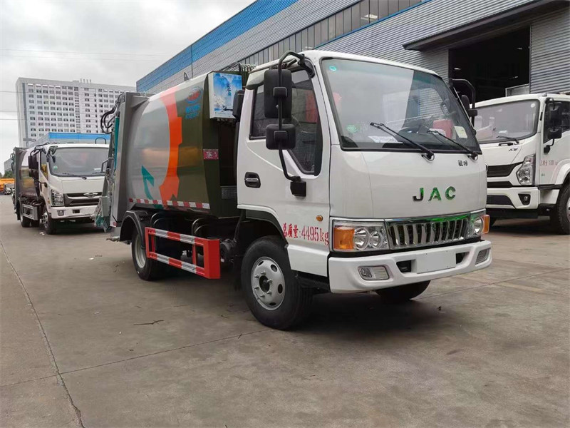 江淮駿鈴藍牌頂配壓縮垃圾車全柴143馬力發(fā)動機動力強勁