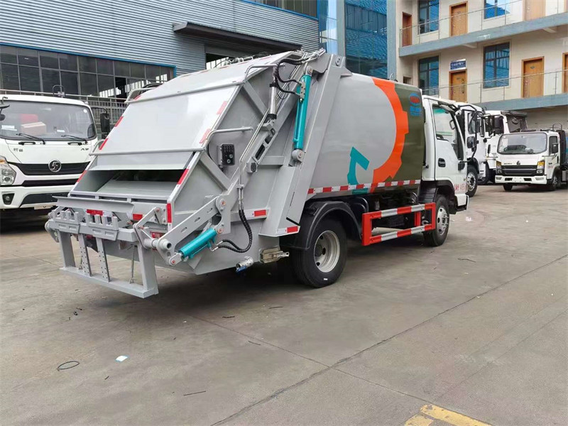江淮駿鈴藍牌頂配壓縮垃圾車全柴143馬力發(fā)動機動力強勁