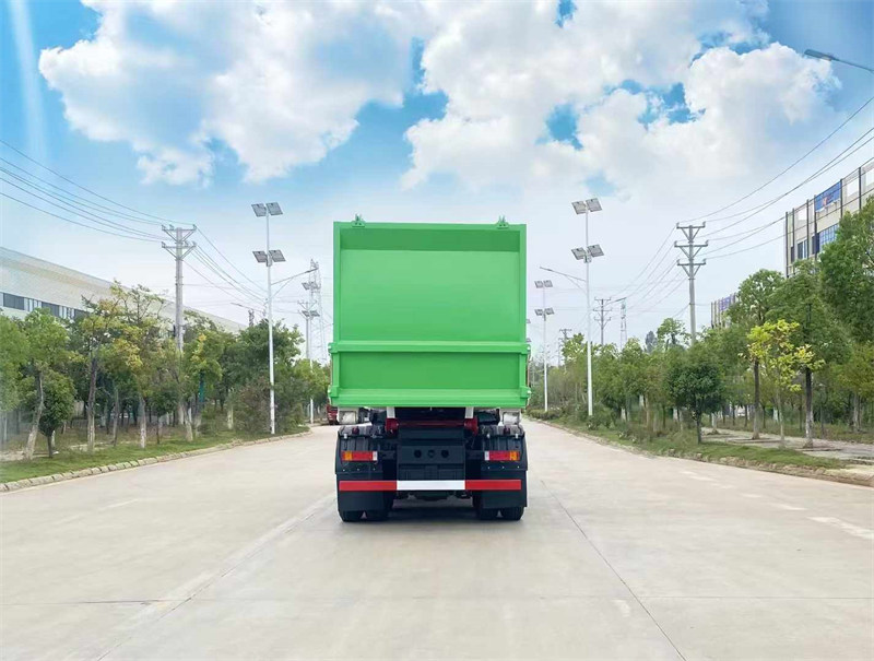 新品上市東風(fēng)天龍后雙橋勾臂垃圾車現(xiàn)車熱銷中