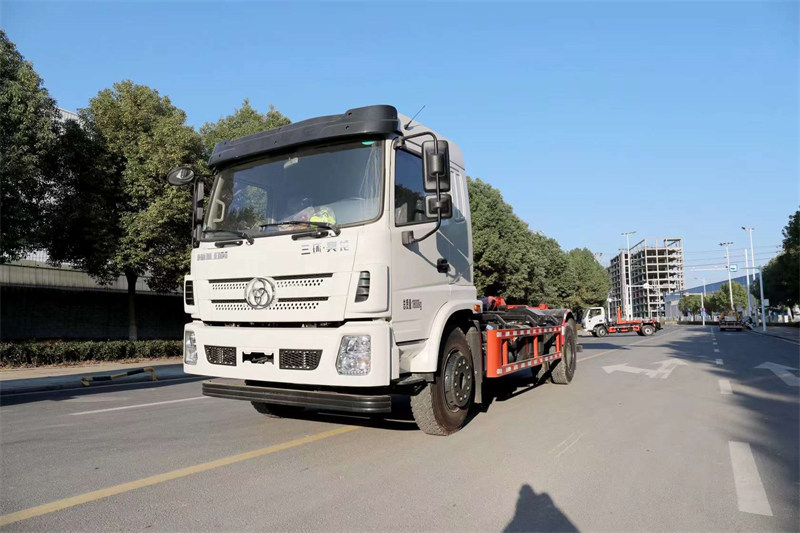 三環(huán)昊龍國六車廂可卸式垃圾車現(xiàn)車特價促銷