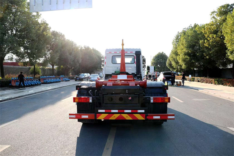 三環(huán)昊龍國六車廂可卸式垃圾車現(xiàn)車特價促銷