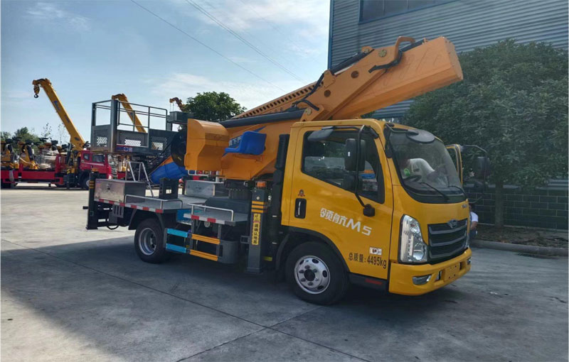 藍(lán)牌33米福田領(lǐng)航M5國六高空作業(yè)車