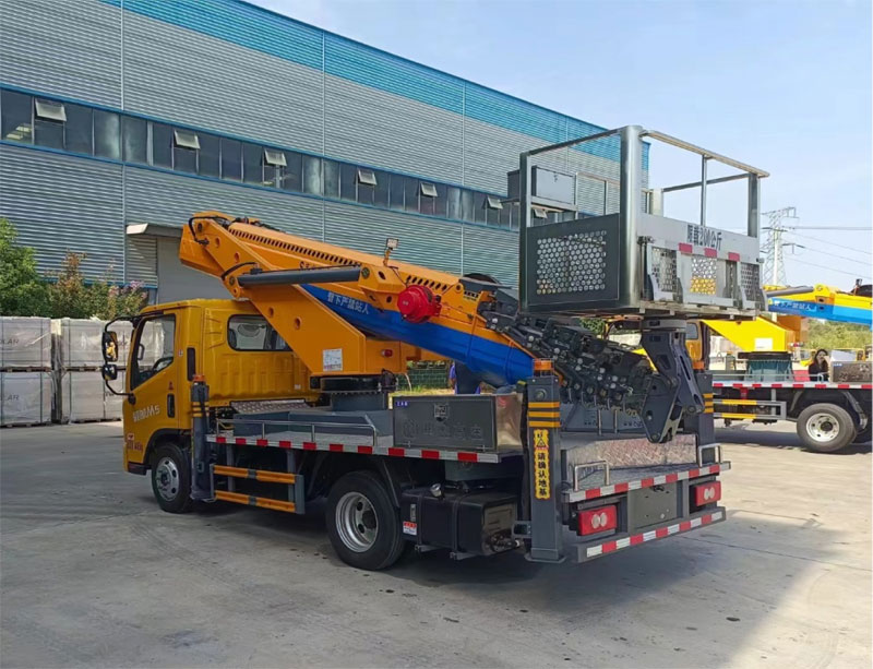 藍(lán)牌33米福田領(lǐng)航M5國六高空作業(yè)車