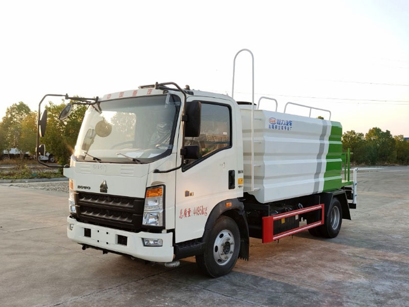 重汽豪沃7方藍(lán)牌多功能抑塵車