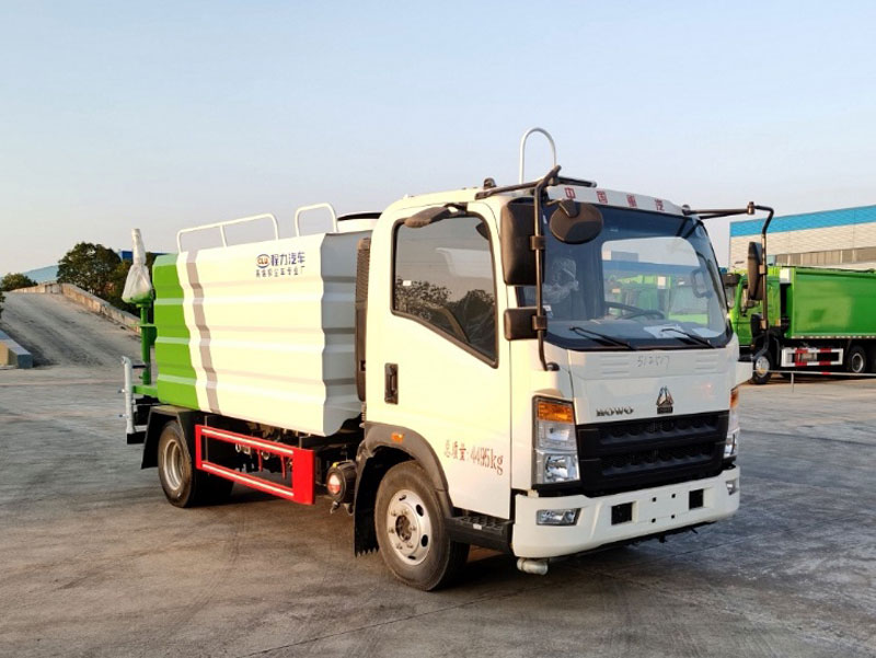 重汽豪沃7方藍(lán)牌多功能抑塵車