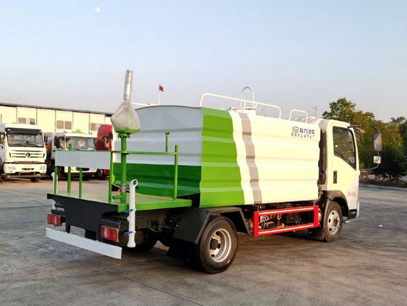 重汽豪沃7方藍(lán)牌多功能抑塵車