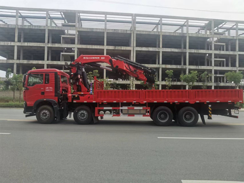 豪沃TX5前四后八宏昌天馬30噸7節(jié)隨車吊
