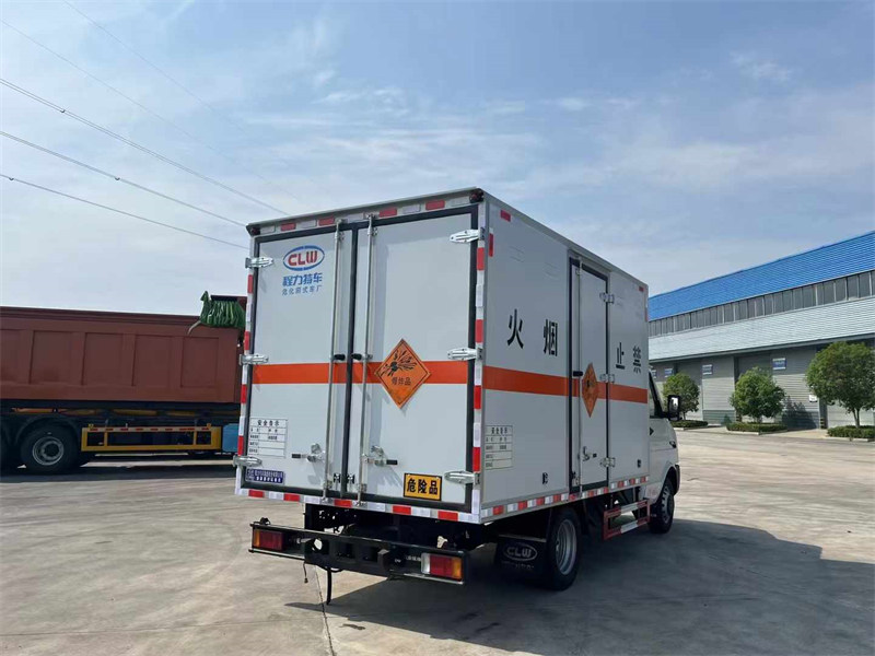 依維柯得意X45爆破器材箱式運輸車