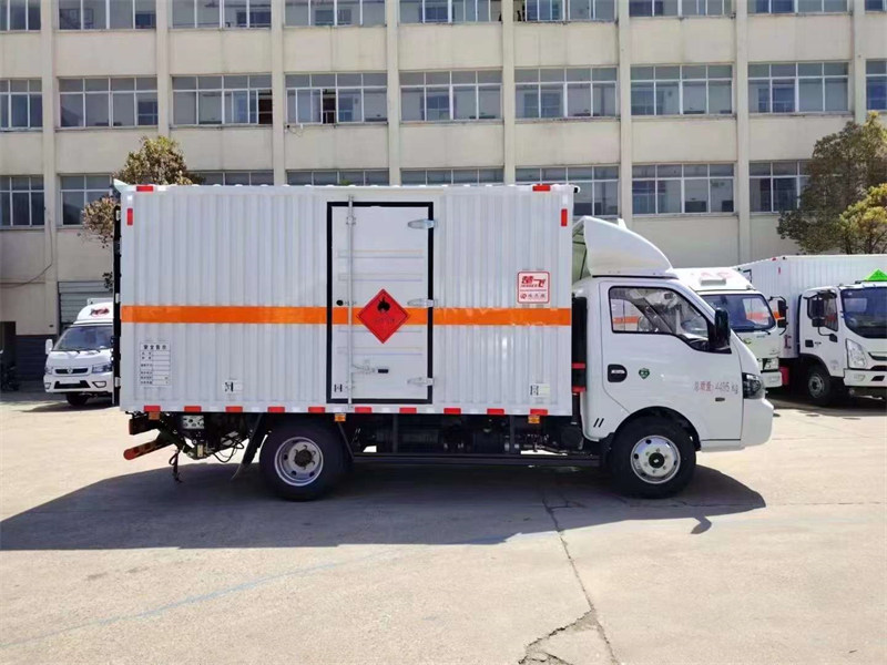 ?六國(guó)?東風(fēng)途逸柴油?燃易?氣?廂體?式?輸運(yùn)?車
