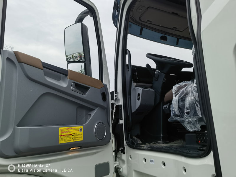 東風(fēng)天龍KX前四后八冷藏車(chē)DFH5320XLCCX