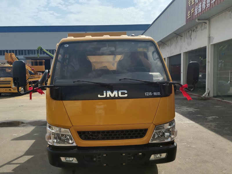 江鈴雙排3360軸距一次翻轉(zhuǎn)5043防撞緩沖車(chē)