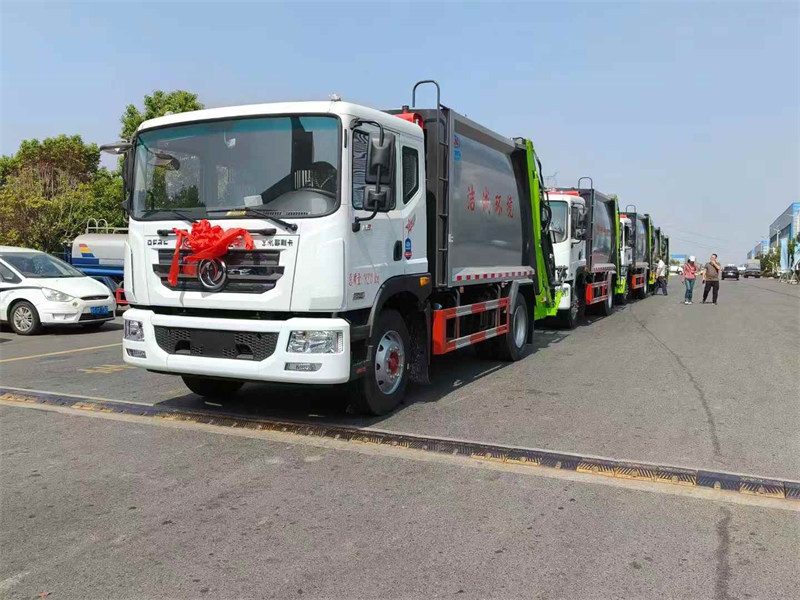 東風(fēng)D9十四立方壓縮垃圾車批量發(fā)車