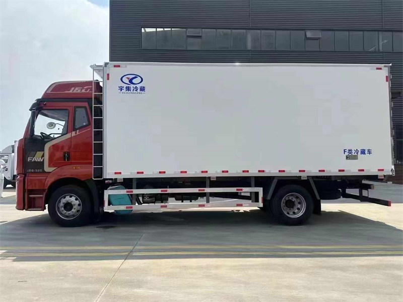 6.8米冷藏車解放J6G大柴320馬力10檔變速箱