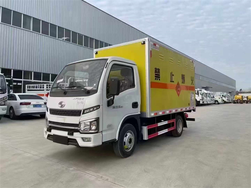 上汽躍進(jìn)S80柴油版爆破器材運(yùn)輸車軸距2650毫米