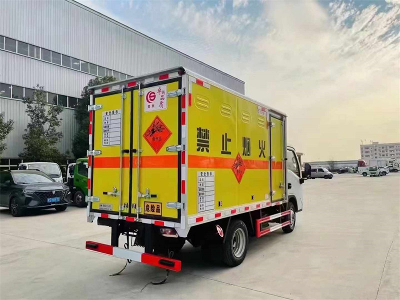 上汽躍進(jìn)S80柴油版爆破器材運(yùn)輸車軸距2650毫米