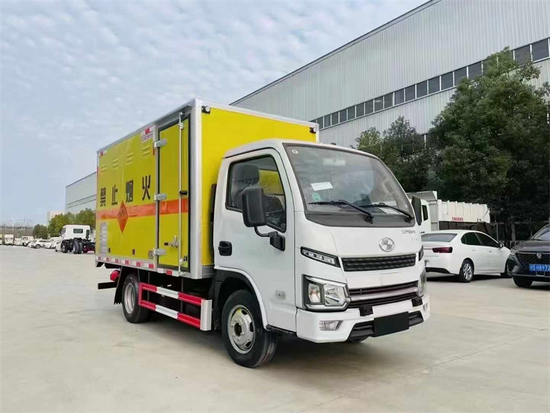 上汽躍進(jìn)S80柴油版爆破器材運(yùn)輸車軸距2650毫米