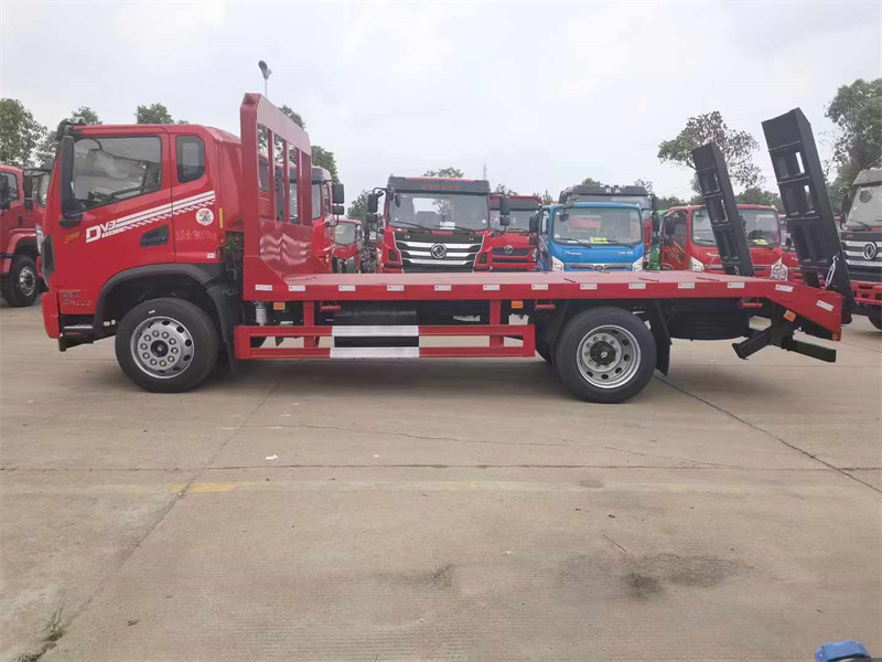 東風(fēng)華神新款4200軸距DV3平板運(yùn)輸車市場(chǎng)價(jià)格