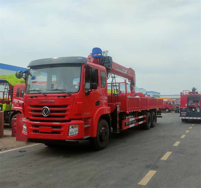 東風(fēng)錦程12噸隨車吊物流運(yùn)輸和工程作業(yè)的首選