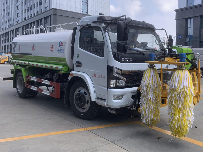 加裝前置高速護(hù)欄清洗機(jī)
