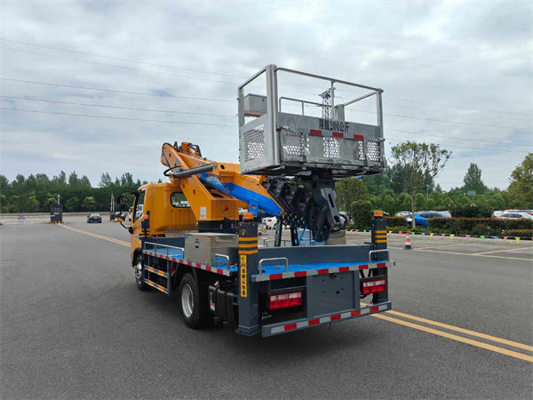 東風(fēng)多利卡31米直臂高空作業(yè)車