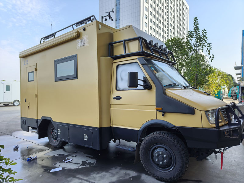 依維柯四驅(qū)指揮車