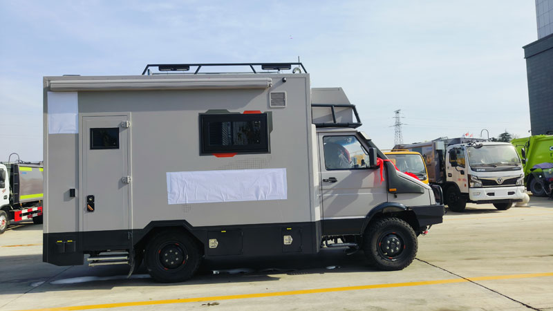 依維柯四驅(qū)指揮車